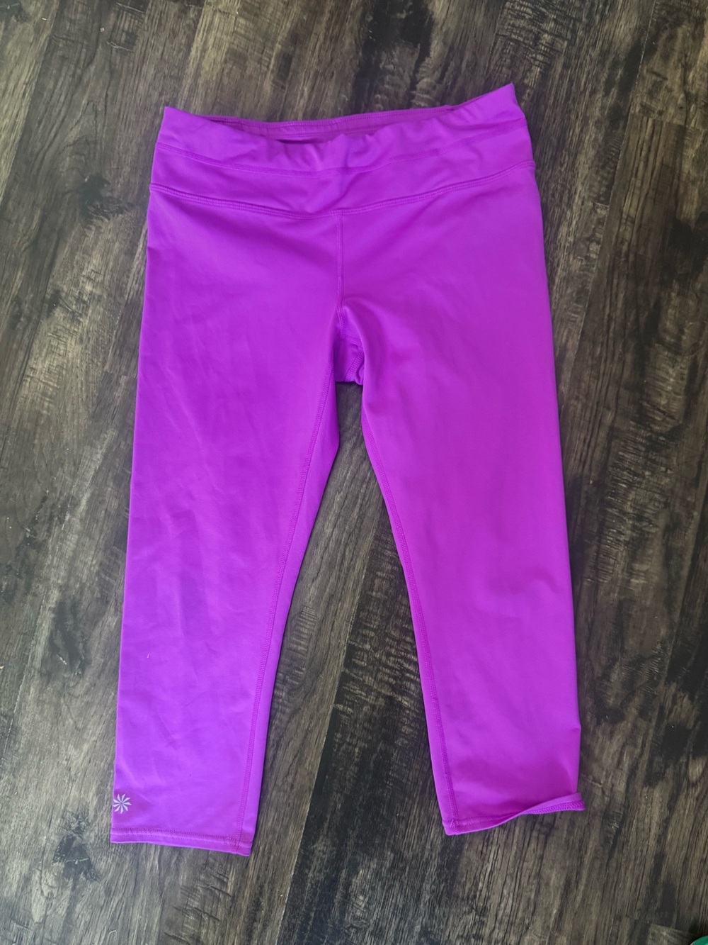 Athleta Bright magenta women’s Capri Leggings